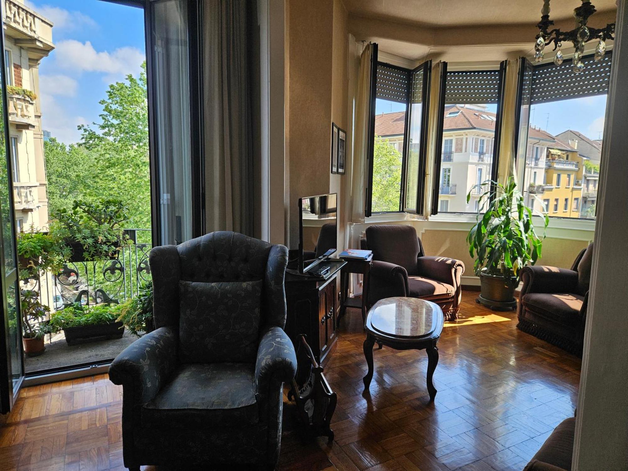 Homegallery - Elegante Appartamento Milanese Bagian luar foto