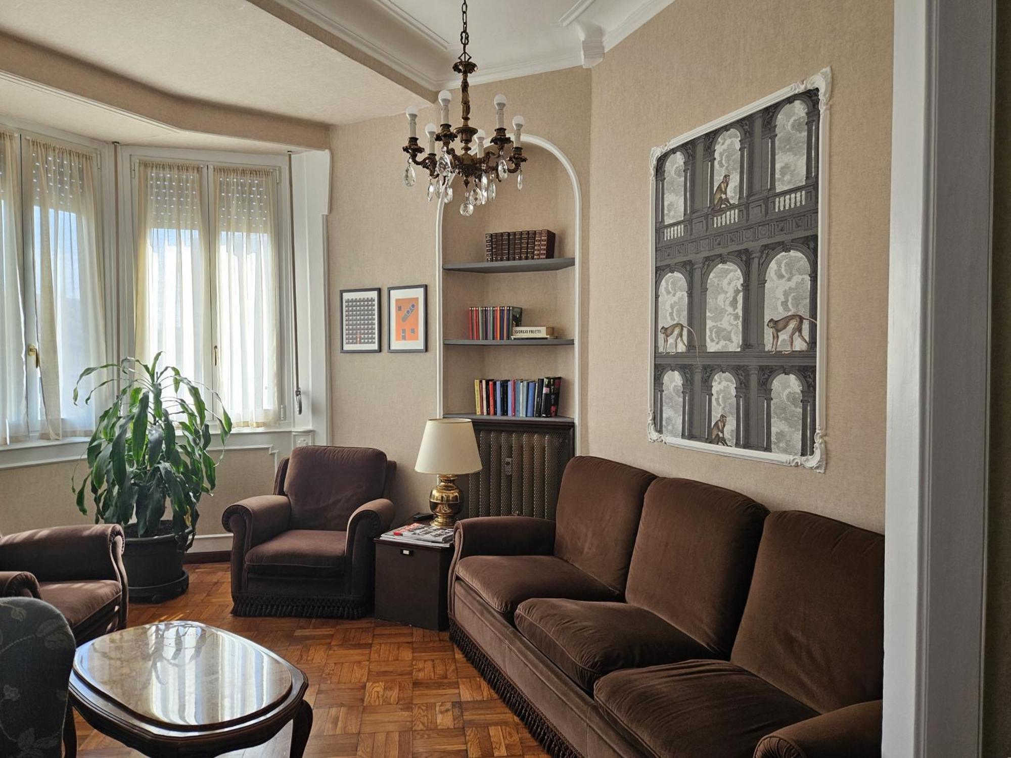 Homegallery - Elegante Appartamento Milanese Bagian luar foto