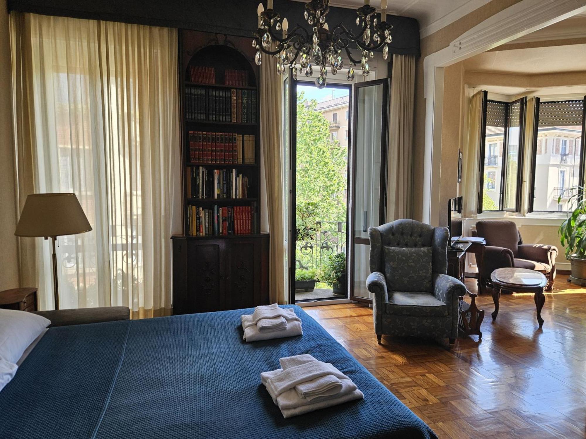 Homegallery - Elegante Appartamento Milanese Bagian luar foto