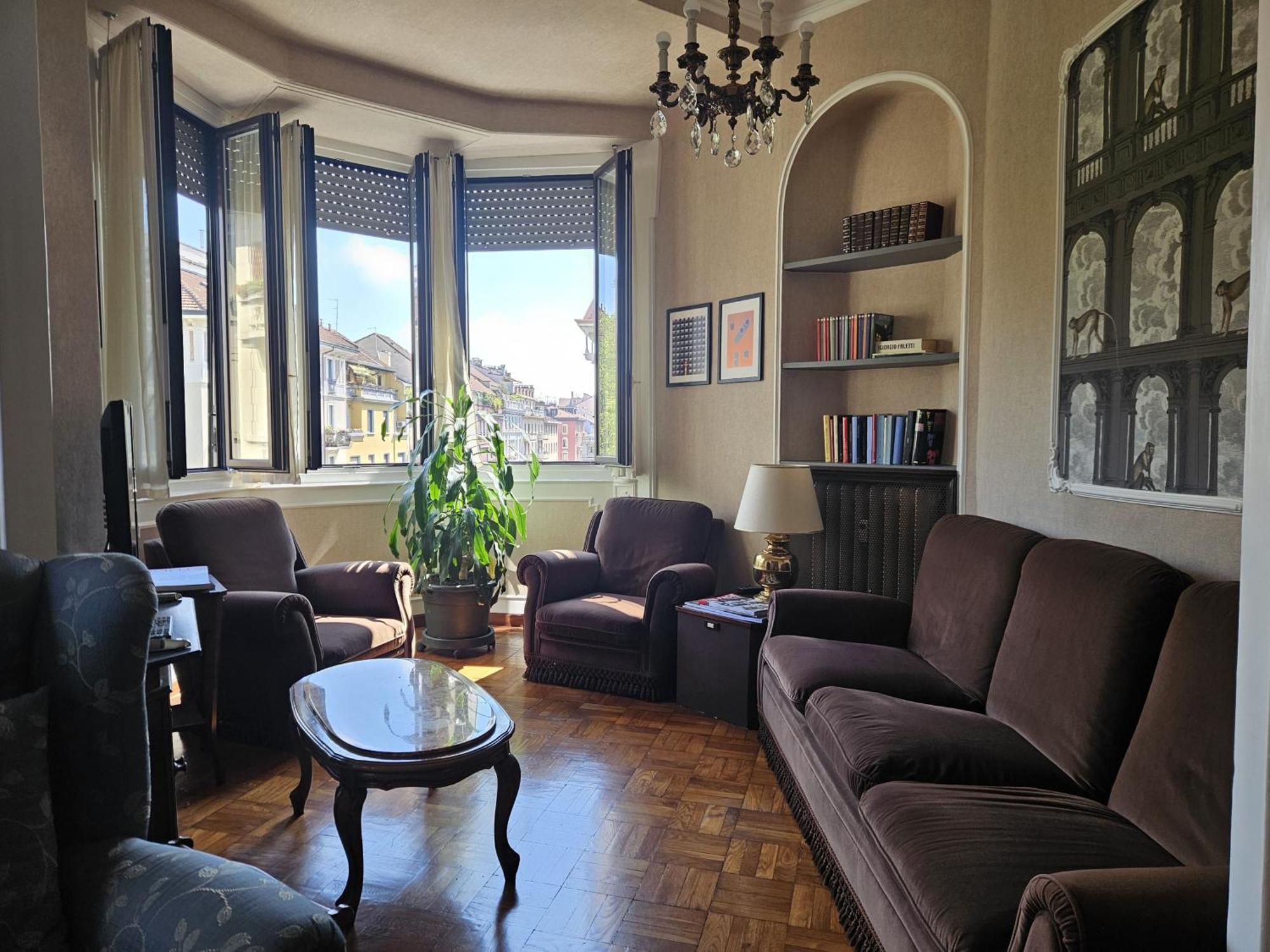 Homegallery - Elegante Appartamento Milanese Bagian luar foto